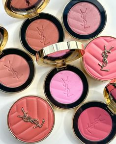 Какие прелестные румяна выпускает YSL - Make Me Blush Powder. Нам обещают красивое сияние «здоровой кожи», эффект блюра и шелковистую текстуру. Новинка будет выпущена в 7 оттенках. Как Вам румяна от YSL @yslbeauty , хотели бы попробовать? Ysl Makeup, Makeup News, Blush Powder, Vegas Outfit, Top Makeup Products, Yellow