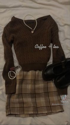 Academia Aesthetic Outfit, Dark Academia Outfits, Dark Academia Outfit, Academia Outfits, Brown Outfit, Rory Gilmore, Swaggy Outfits, Simple Trendy Outfits