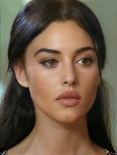 Italian Beauty, Beauty Icons, Brown Eyes, Beauty Inspiration, Dark Hair, Pretty Face, Maquillaje De Ojos, Makeup Inspiration