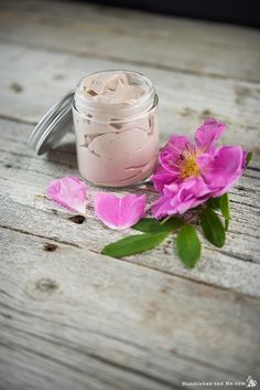 Diy Lotion Recipe, Winter Lotion, Bath Tea Recipe, Make Lotion, Vs Lotion, Diy Body Lotion, Bars Ideas, Lavender Lotion, Rose Hydrosol