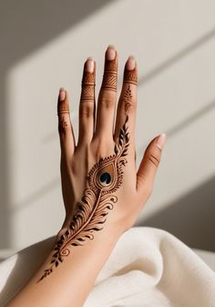 Hand Mahendi Design Unique Simple, Less Mehndi Designs, Feather Mehndi Design, Aesthetic Mehndi Back Hand, Cool Mehandi Designs, Mehndi Modern Designs, Simple And Elegant Mehendi Designs, Peacock Henna Designs Simple, Aesthetic Mehndi Simple