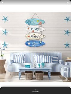 Landing Decor Upstairs, Blue Bathroom Walls, Beach Is My Happy Place, Rustic Wall Hangings, Flat Decor, Surfboard Wall, Beach Bathroom Decor, Fa Fal