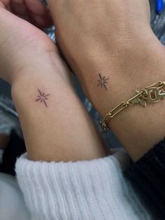 Couple tattoo designs. Couple tattoo designs. Couple aesthetic tattoo. Couple tattoos small. Couple tattoo small. Matching Friend Tattoos, Tato Minimal, Muster Tattoos, Petite Tattoos, Inspiration Tattoos, Bff Tattoos, Tiny Tattoo, Small Hand Tattoos, Classy Tattoos