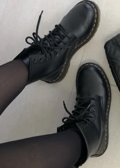 Doc Martens Astetic, Doc Martin Boots Aesthetic, Dr Martens Aesthetic Grunge, Dc Martens Aesthetic, Doc Martens Outfit Boots, Doc Martin Aesthetic, Doc Martens Aesthetic Grunge, Doc Marten Aesthetic