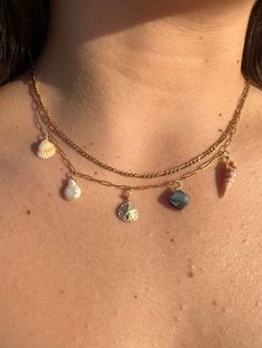 Cute Shell Necklaces, Summer Shell Necklace, How To Make Seashell Jewelry, Gold Shell Jewelry, How To Make Charm Necklace, Necklaces With Shells, Shell Accessories Diy, Homemade Shell Jewelry, How To Make A Seashell Necklace