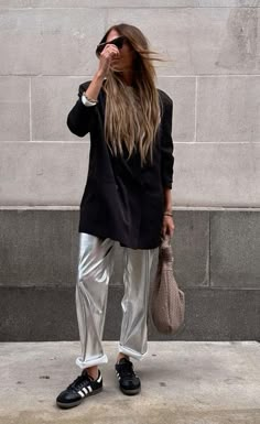 Silver Trousers Outfits, Street Style 2024 Summer, Summer Street Style 2024, Silver Pants Outfit, Silver Trousers, Looks Adidas, Silver Pants, Look Adidas, Minimalistic Style