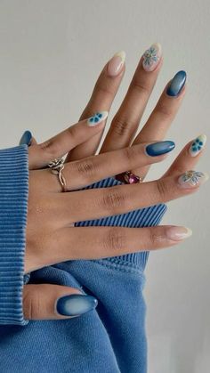 College Nails, Simple Nail Design, Outfits Asian, Viral Aesthetic, Chanel Lipstick, Nail Art Pictures, Cute Simple Nails, Simple Gel Nails