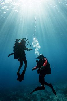 Advanced Open Water Diver - Was du vorher machen solltest, bevor du überhaupt an den Advanced Open Water Diver denkst?! Das erfährst du in meinem neuen Artikel. Diver Aesthetic, Steltman Chair, Scuba Diver Silhouette, Diving School, H2o Mermaids, Diving Course, Vision Board Examples, Scuba Diver, Open Water