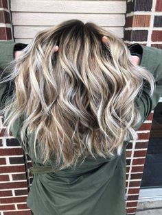 Shoulder Length Hair Cuts With Layers For Fine Hair, Winter Blonde Highlights And Lowlights, Trendy Fall Hair Color For Blondes, Fall 2023 Hair Color Trends Blonde, Winter Hair Color For Blondes, Fall Highlights For Blondes, Ash Gray Hair, Winter Hair Colour For Blondes, Highlights 2024