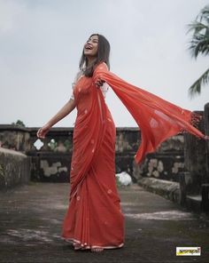 Aesthetic Saree Photography, Temple Shoot, Desi Poses, Stairs Photography, Bride Sarees, Saree Shoot, Soft Cotton Saree, Coral Colour