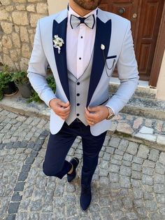 Men Suits For Quinceanera, Groom Suit Ideas Blue, Sky Blue Groom Suit, Sky Blue Tuxedo For Men, Dusty Blue Tuxedo Wedding, Grey And Blue Prom Suit, Blue Tuxedo For Men Wedding, Light Blue Tuxedo Prom, Baby Blue Tuxedo Wedding