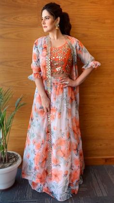 Indian Outfits Modern, Orang India, Trendy Outfits Indian, Gaun Fashion, Indo Western Dress, Party Wear Lehenga, Fancy Dress Design