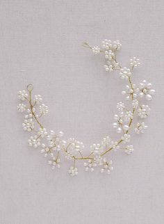 This floral, pearly vine features both freshwater pearls and Austrian pearl beads. It's flexible and perfect as both a hair vine or necklace. MADE IN USA���🇺🇸 Quick Wedding, Pearl Hair Vine, Long Hair Wedding Styles, Birdcage Veil, Hair Wedding, Hair Vine, Hair Beads, Pearl Hair, Swarovski Pearls