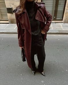 Burgundy Trench Coat, Trench Outfit, Aesthetic Overalls Outfit, Elegant Classy Outfits, Summer Office Outfits, Chic Business Casual, Outfits For Work, Professional Outfits Women, Business Outfits Women