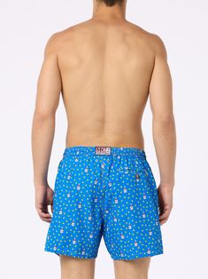 Man Lighting mid-length swim shorts are designed with a lightweight fabric that dries quickly, earning their name Lighting. The elasticized waistband and drawstring closure with branded terminals ensure a comfortable fit, while the branded eyelets are strategically placed to drain water and prevent the shorts from ballooning. Featuring side pockets with French seams and a back patch pocket with a magnetic closure, these swim shorts are both practical and stylish. Additionally, there's a small in Beachwear Bottoms With Elastic Waistband For Travel, Travel Nylon Shorts With Elastic Waistband, Casual Swim Trunks With Short Legs, Casual Short-leg Swim Trunks, Summer Shorts For Travel, Summer Travel Bottoms Short Length, Summer Travel Bottoms In Short Length, Summer Travel Shorts, Swim Trunks With Functional Drawstring