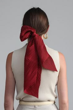 Pleated Scarf, Elegante Casual, Minimal Chic, Looks Chic, 가을 패션, Looks Style, Scarf Styles