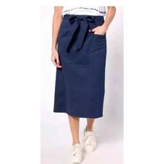 Denim And Co Easywear Twill Midi Skirt With Belt Navy Blue Womens Size 1x Cotton Navy Color 98% Cotton, 2% Spandex Machine Washable Elastic Waistband Features: Flat Front Waistband With Self Belt And Self Belt Loops Front And Back Patch Pockets Front And Back Body Seams Straight Hemline Fit: Semi-Fitted; Follows The Lines Of The Body With Added Wearing Ease Woven Twill Length: Missy Length 29-1/2" To 30-3/4"; Plus Length 32" To 33" Size: Womens 1x Condition: New Without Tags Ladies Modern Trendy Casual Lined Cotton Denim Skirt, Casual Blue Denim Skirt, Casual Cotton Denim Skirt For Work, Blue Relaxed Denim Skirt With Pockets, Blue Denim Skirt For Summer Workwear, High Waist Blue Denim Skirt For Work, Casual Navy Skirt With Pockets, Casual Blue Knee-length Denim Skirt, Trendy Blue Denim Skirt For Work