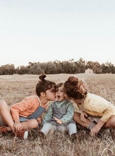 Sibling Poses, Sibling Photography, Sibling Photos, Fall Photoshoot, Family Posing, Fall Pictures, Family Goals, 3 Kids