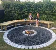 Circle Fire Pit Area, Outdoor Fire Pit Area, Pavers Backyard, Outdoor Fire Pit Designs, Fire Pit Landscaping, Backyard Fireplace, Backyard Seating, Fire Pit Seating, Diy Backyard Landscaping