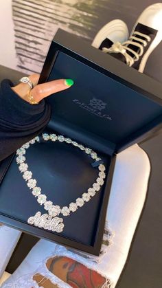 Bling Aesthetic, Chains Aesthetic, Expensive Jewelry Luxury, Diamond Bling, It Girls, Luxe Jewelry, Jewelry Accessories Ideas, Cartier Jewelry, Dope Jewelry