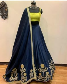 Lehenga Choli Designs, Trendy Outfits Indian, Indian Outfits Lehenga, Gaun Fashion, Red Lehenga, Indian Dresses Traditional, Traditional Indian Outfits, Indian Gowns Dresses, Trendy Dress Outfits