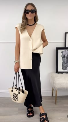 Missy Elz, Sleeveless Blazer Outfit, Creative Outfits, Casual Work Outfits Women, Look Casual Chic, Ootd Spring, Casual Work Outfits, Blazer Outfits