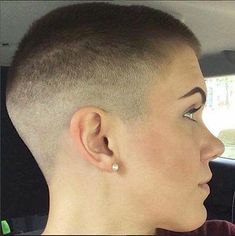 Fade Haircut Women, Crew Cut Haircut, Buzz Cut Women, Skin Fade, Really Short Hair, Very Short Hair