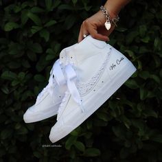 Make Your Day Extra Special With These Beautiful And Unique Custom Bridal Sneakers. Please Visit: Solecraftstudio.Com For A Better Customization Experience, And Better Prices. Brand New 100% Authentic Nike Blazer Mid With Box! Rhinestones/Pearls Swoosh Bridal Custom Made-To-Order Sneaker. Satin Or Tulle Laces! Style: 4 Swooshes + Laces - This Option Includes Rhinestones/Pearls On All 4 Swooshes + Laces Of Your Choice + Lettering Of Your Choice. Get Them Personalized! To Order: Please Send Us A M Bride Gym Shoes, Wedding Nike Blazers, Wedding Nike Shoes Brides, Outfit With Jordans For Women, Bridal Nike, Outfit With Jordans, Sneakers For Bride, Wedding Sneakers For Bride, Bridgerton Wedding