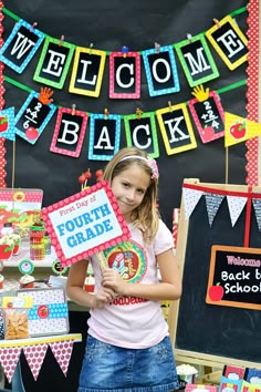 FREE Printables for Back to School - 1st Day Photo Signs Welcome Back Banner, Happy Home Fairy, Kind Photo, Font Typography, Back To School Night, School Printables, Back To School Party, School Sets, School Supply Labels