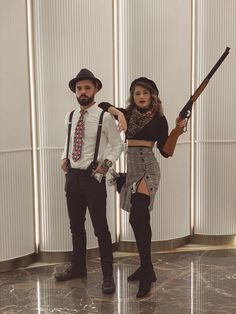 Boyfriend Costumes, Cute Couple Halloween Costumes Diy, Hollowed Couple Costumes, Bonnie Halloween Costume, Couples Diy Costumes, Diy Bonnie And Clyde Costume