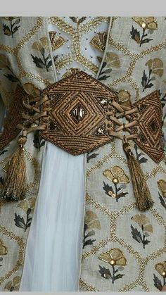 Ren Faire Noble, Traditional Belt, Look Boho Chic, Embroidered Ribbon, Fantasy Style, Cute Outfit Ideas, Cute Outfit