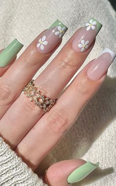 Carcase Iphone, Paznokcie Hello Kitty, Simple Spring Nails, Square Nail Designs, Green Nail Designs, Floral Nail Designs, Floral Nail, Flower Nail Designs, White Nail