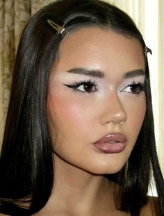 2007 Makeup Trends, 2007 Makeup, Intimidating Makeup, Earthy Makeup, Nyfw Makeup, Maquillage On Fleek, White Eyeshadow, Ethereal Makeup, Makeup Obsession