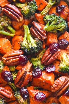 broccoli, carrots and cranberries are mixed together in a dish