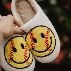 Step into comfort with our Softball Happy Face Wholesale Slippers! These cozy white slippers feature a cheerful yellow softball with a smiley face, making them the perfect choice for softball moms and fans alike. Whether you're lounging at home or running errands, these slippers provide ultimate comfort and style. With their soft material and durable construction, they're designed to keep your feet feeling pampered all day long. Treat yourself or surprise the softball enthusiast in your life wit Softball Pumpkins, Softball Gifts For Players Diy, Gifts For Softball Players, Softball Gifts For Players, Softball Christmas Gifts, Halloween Softball, Smiley Slippers, Softball Mom Gifts, Softball Accessories