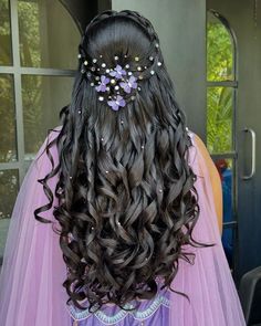 Hair Styles For Mehndi Function, Hairstyles For Wedding Function, Hairstyles For The Bride, Wedding Reception Hairstyles, Odd Facts, Coconut Decoration, Long Hair Highlights, Happy Sisters