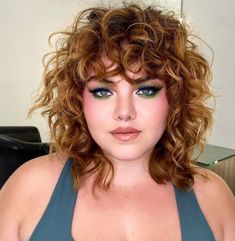 Cabelo Plus Size, Round Face Curly Hair, Curly Shag Haircut, 50 Hairstyles, Natural Curly Hair Cuts, Curly Hair Photos, Wavy Haircuts, Short Curly Haircuts, Medium Curly Hair Styles