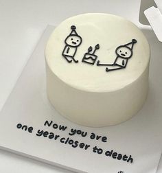 Cake Decor Ideas For Men, 90s Cake Design, Meme Birthday Cake Funny, Funny Birthday Cakes For Friends, Heartstopper Cakes, Cute Birthday Cakes Aesthetic, Birthday Cake Drawing Aesthetic, Anime Bday Cake, Birthday Cake Funny Ideas