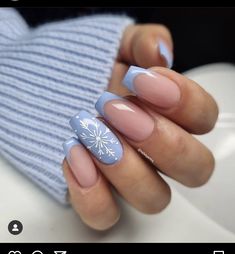 Ski Holiday Nails, Ice Blue Snowflake Nails, Christmas Acrylic Nails Blue, Blue White Winter Nails, Short Christmas Nail Designs Blue, Christmas Nails White And Blue, Blue And White Nails Winter, Blue Nails With Snowflakes Design, Fun Winter Nail Designs