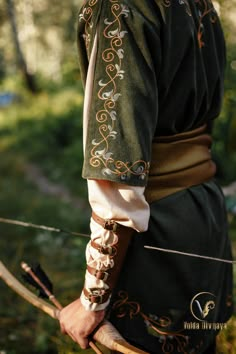 Beleg Cuthalion, Elven Tunic, Renfaire Costume, Elven Archer, Ren Faire Outfits, Ren Faire Costume, Fair Outfits, Fest Outfits, Fantasy Costumes