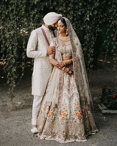 Bride And Groom Indian Wedding Outfit, Punjabi Photography, Sikh Wedding Photography, Lehenga Anarkali, Bride Groom Poses, Bride And Groom Outfits, White Lehenga, Desi Wedding Dresses, Wedding Photoshoot Poses