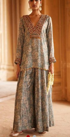 Rakhi Outfit Ideas, Rakhi Outfits, Optical Illusion Dress, Pakistani Fashion Casual, Kurta Neck Design, Traditional Indian Outfits, Trendy Dress Outfits, Designer Party Wear Dresses, Designer Dresses Casual