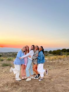 Sunset | arizona | az | sunset pictures | poses | sun | aesthetic | best friends | allthingsbellabragg Sunset Photos With Friends, Sunset Pictures With Friends, Sunset Pictures Poses, Az Sunset, Aesthetic Best Friends, Senior Sunset, Bsf Goals, College Vibes, Desert Pictures