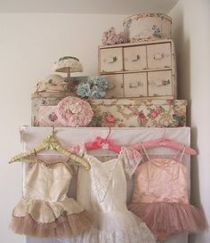 Circus Chic, Dance Ministry, Shabby Chic Decorating, Estilo Shabby Chic, Shabby Chick, Living Vintage, Style Shabby Chic, Shabby Chic Bedroom, Princess Diaries