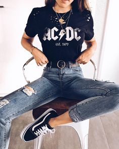 @ miaadasilva Street Style Vintage, Streetwear Mode, 90's Fashion, Style Rock, Rock Tees, Outfit Trends, Street Fashion Photography, Mode Inspo, Outfit Goals