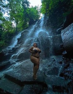 Plus Size Black Woman Photoshoot, Plus Size Black Woman Aesthetic, Beach Outfit Thick Women, Plus Size Vacation Poses, Plus Size Vacation Aesthetic, Vacation Pictures Plus Size, Plus Size Baddie Outfits Summer Vacation, Curvy Beach Aesthetic, Plus Size Vision Board