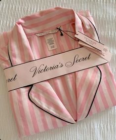 Effortlessly Chic French Fashion I Profumo Victoria Secret, Stile Kendall Jenner, Victoria's Secrets, Pink Girly Things, Birthday List, Victoria Secrets, Birthday Wishlist, Just Girl Things, Christmas Wishlist