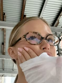 Beauty Esthetics, Micro Trends, Cute Glasses Frames, Girl Glasses, Nerdy Glasses, Funny Glasses, Super Rich Kids, Cute Glasses