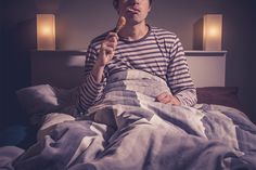 There are even questions surrounding whether different types of food consumed before bed have different health effects. Here, we separate fact from fiction. Midnight Food, Healthy Snacks Before Bed, Snacks Before Bed, Healthy Late Night Snacks, College Snacks, Healthy Bedtime Snacks, Late Night Cravings, Healthy Protein Snacks, Eating Before Bed