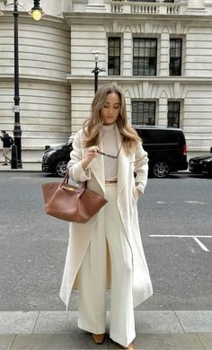 #rich girl  style# Rich Girl Outfits Aesthetic, Rich Aesthetic Outfit, Rich Mom Style, Rich Mom Outfits, Money Photoshoot, Rich Girl Style, Rich Lady, Rich Outfits